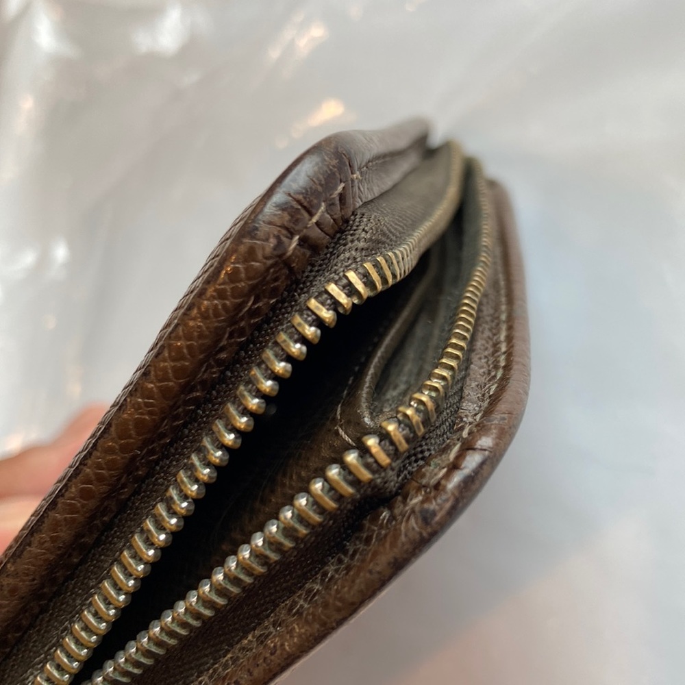 - Louis Vuitton taiga zippy wallet - Picture 6 of 15